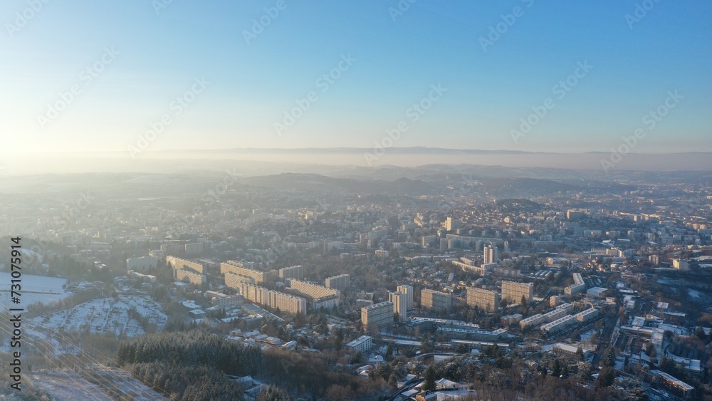 Saint-Étienne sous la neige, vue du ciel.