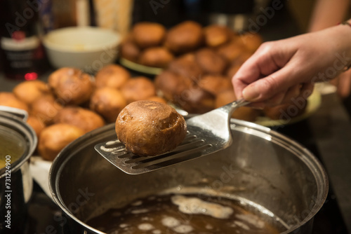 Obraz na płótnie domowe pączki na tłusty czwartek w salonie