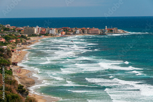 Die Mittelmeerküste von Acciaroli auf dem Cilento ein Hotspot für windsurfer