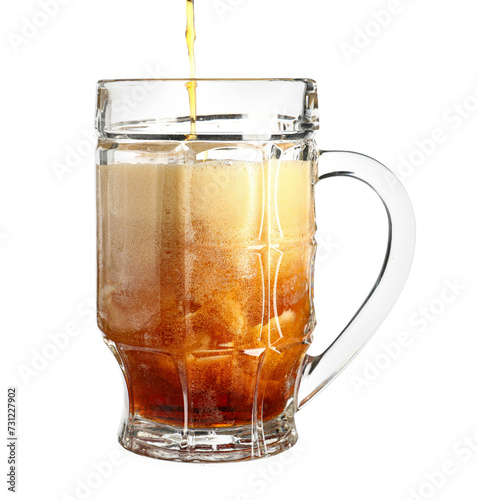 Pouring iced tea into a cle...
