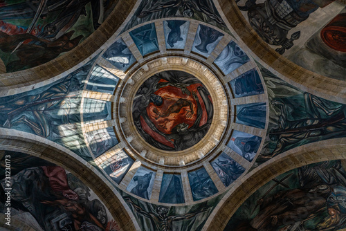 メキシコの世界遺産 オスピシオ・カバーニャスの天井壁画 「炎の人」