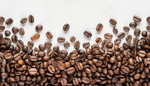 panoramic coffee beans border on white background with copy space © Kelsey