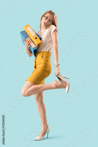 Young businesswoman with fo...