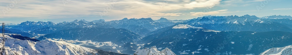 Winterpanorama Dolomiten über dem Pustertal von der Hochgrubachspitze