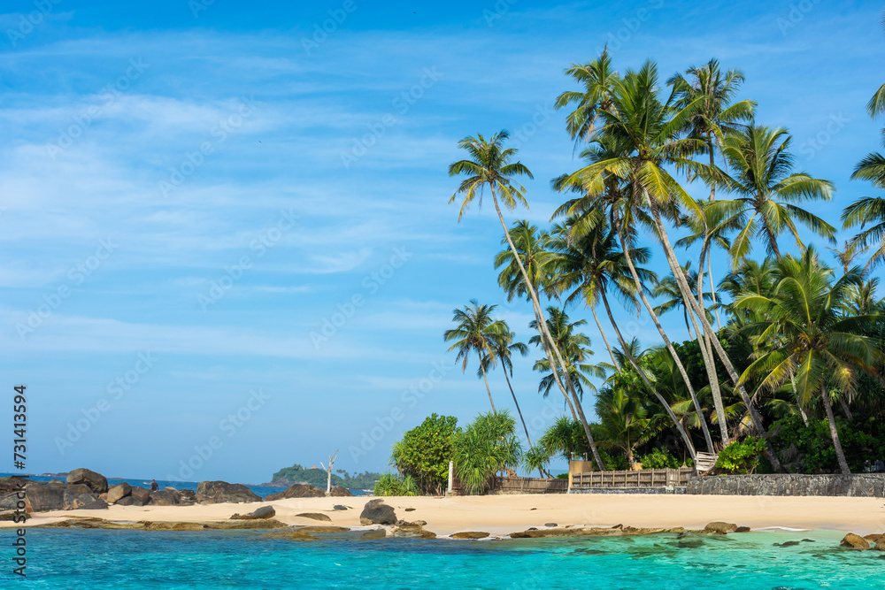 Obraz premium Beautiful Indian Ocean coastline on the island of Sri Lanka, Unawatuna.