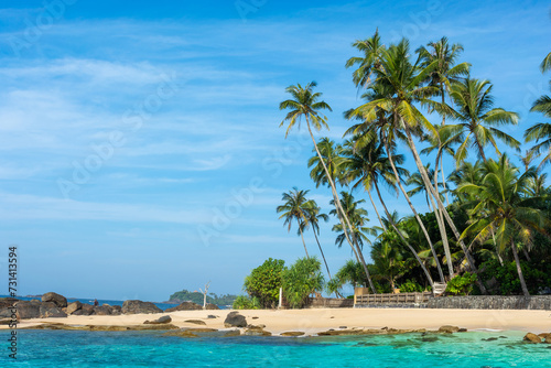 Beautiful Indian Ocean coastline on the island of Sri Lanka, Unawatuna. © ArturSniezhyn