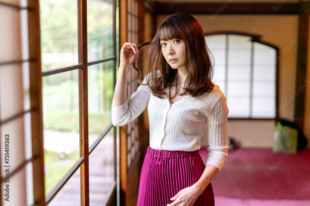Obraz premium 見つめる女性
