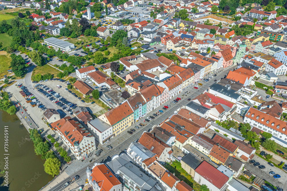 Ausblick auf die Stadt Vilsbiburg in Niederbayern, Blick zum Stadtplatz