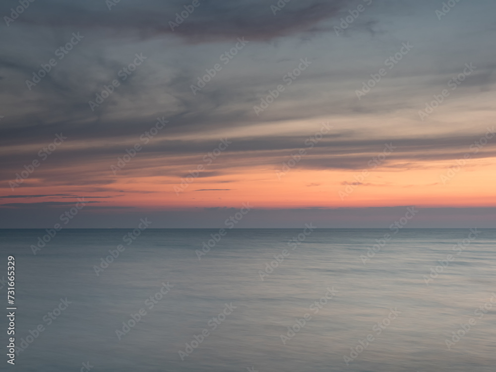 Minimalistische Ansicht der Ostsee, mit Langzeitbelichtung aufgenommen