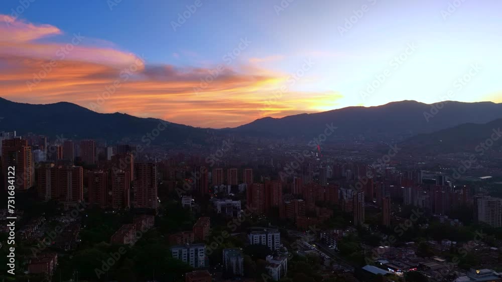 Videos aéreos que captan el atardecer en Medellín, Colombia. Videos aéreos que captan el atardecer en Medellín, Colombia.