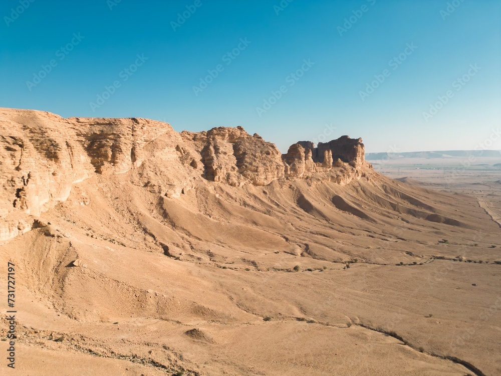 Stunning vista of an arid, dry desert landscape with an expansive horizon