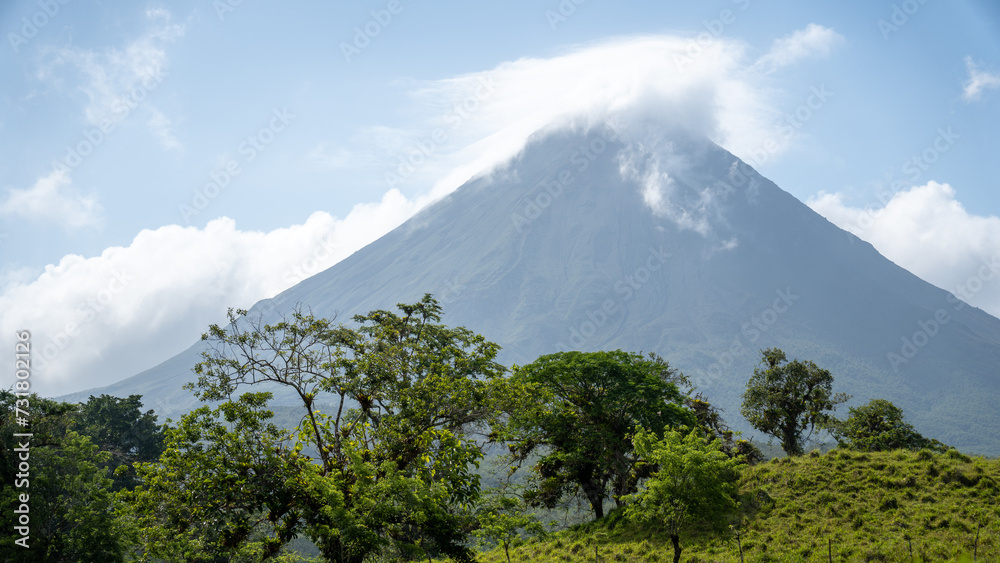 Obraz premium volcano in the clouds