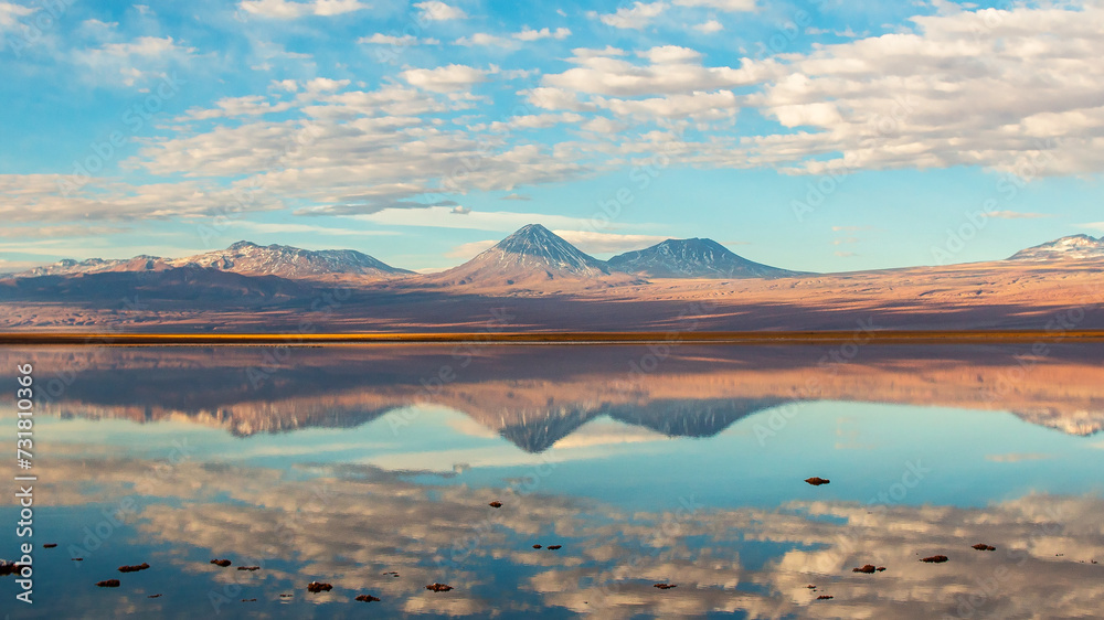 Obraz premium Nevado Licancabur Volcano reflected in Laguna Chaxa in the Atacama Desert, Chile.