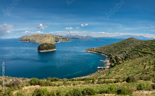 Foto Hiking in the hills of the Isla del Sol (Island of the Sun), Titicaca Lake, Boli