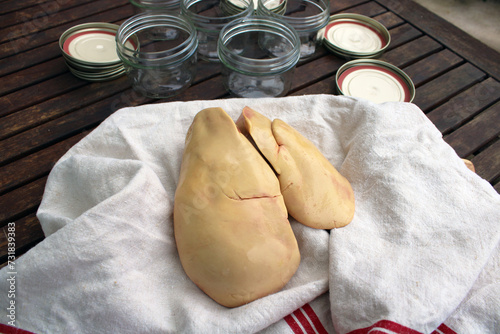 Tableau sur toile Foie gras de canard entier, foire au gras