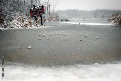 Φωτογραφία Ice at Weyers Lake
