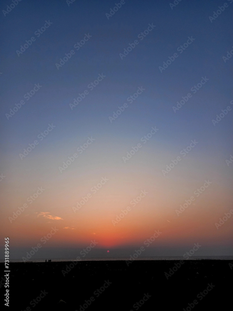 Breathtaking Sunset Over Horizon - High-Quality Image