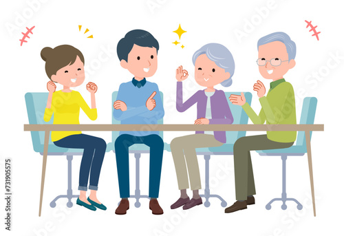 テーブルで会話。楽しい雰囲気の夫婦とその両親。
