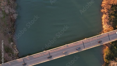 Drone:vista su Foce Sele, Campania, Italia. movimento da ponte con automobili alla foce fino al mare. luce al tramonto. photo