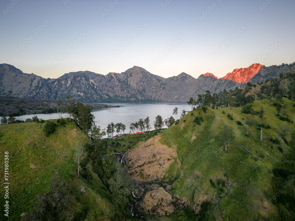 Obraz premium Rinjani lake and mountains