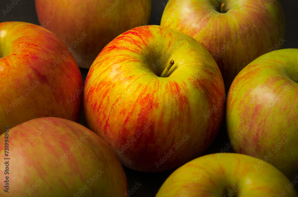 red and yellow apples