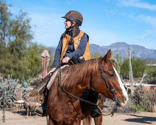 An elderly woman and her quarter horse in Arizona © Richard Nantais
