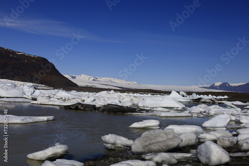 Fjallsárlón is a glacier lake at the south end of the Icelandic glacier Vatnajökull