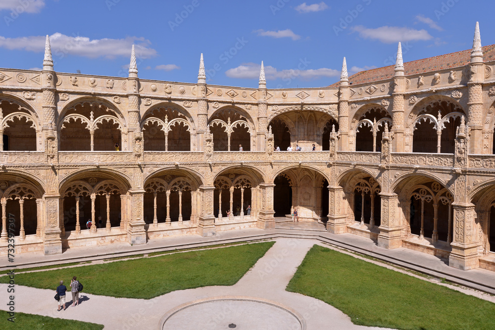 Patios y jardines interiores en el Monasterio de los Jerónimos, Lisboa
