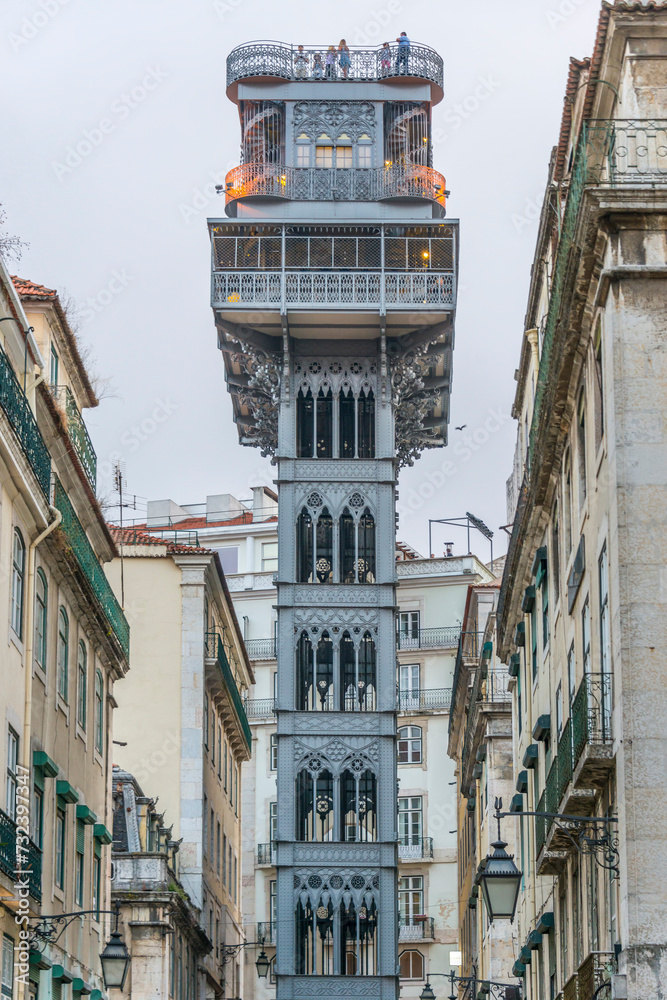 Obraz premium Ascensor de Santa Justa, en el centro histórico de la ciudad de Lisboa, Portugal