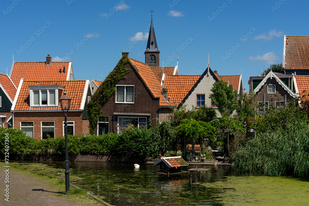 Obraz premium Beautiful fishing village of Volendam with with its typical houses in a sunny day. Netherlands.