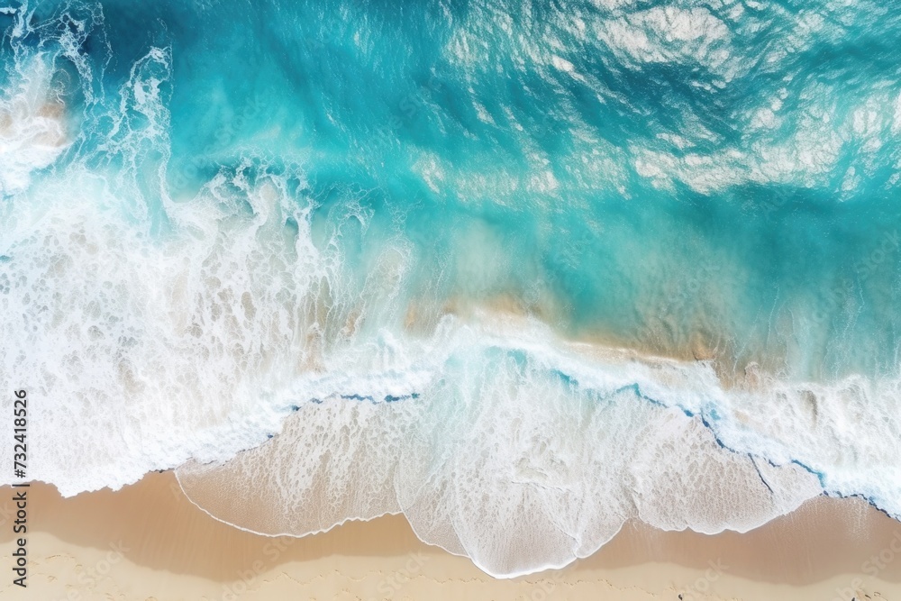 Obraz premium An aerial view of a beach with a surfboard. Perfect for travel, vacation, and beach-related themes