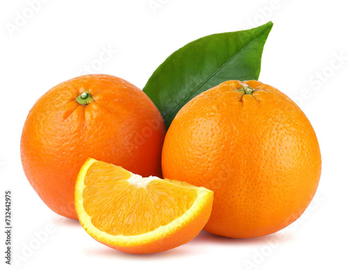 Orangen mit Blatt isoliert auf weißen Hintergrund, Freisteller