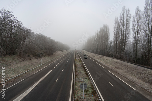 Les routes en hiver - très jolie, même temps dangereux