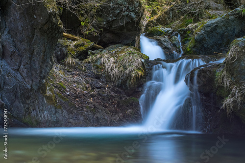 苔むした岩と滝のある風景 photo