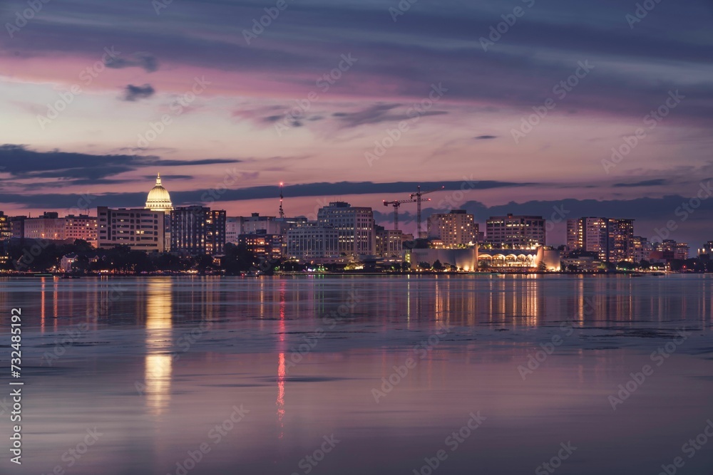 Fototapeta premium Cityscape of Madison during the sunset in the evening in Wisconsin