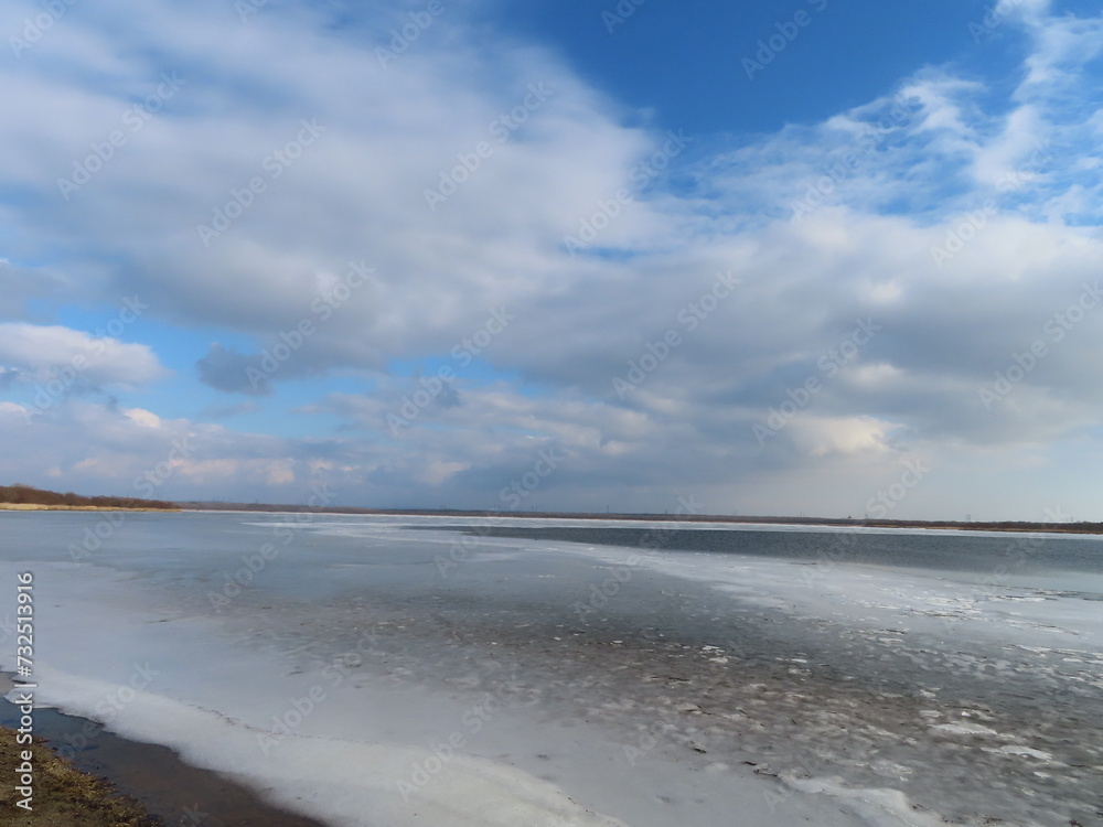 氷が張っているウトナイ湖