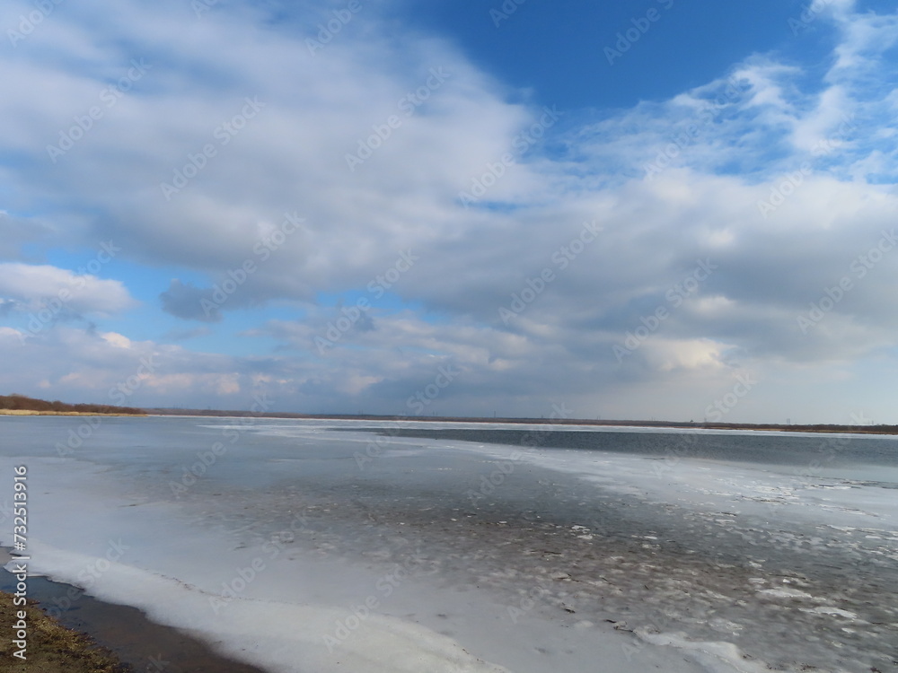 氷が張っているウトナイ湖 氷が張っているウトナイ湖