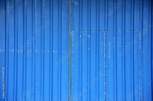 porta de metal azul  photo