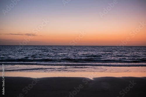 Fototapeta Naklejka Na Ścianę i Meble -  Anochecer en el Océano Atlántico, Fuerteventura, Islas Canarias