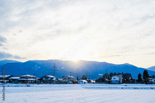 夕暮れ時の雪景色 松本市