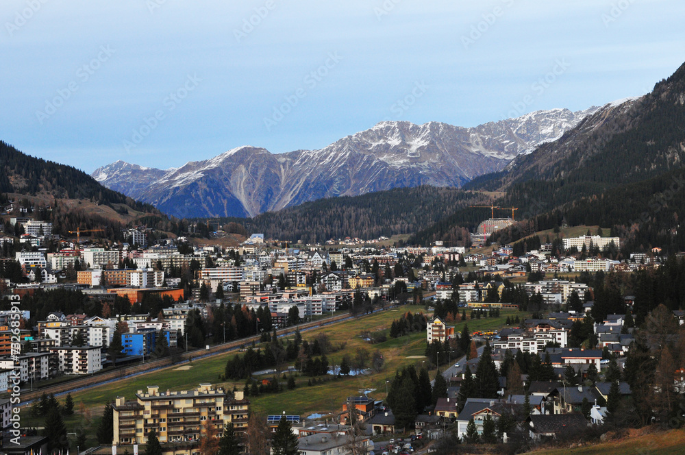 Swiss Alps: The mountain-city Davos, where the WEF takes place | Die Stadt Davos in den Schweizer Alpen