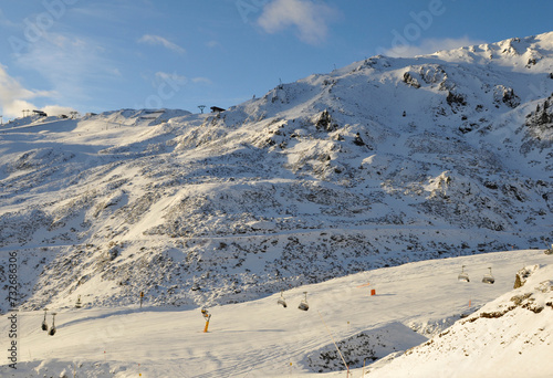 Empty skiaerea, artifical snow, Hochzillertal | Menschenleere Pisten, Kunstschnee präparierte Pisten photo