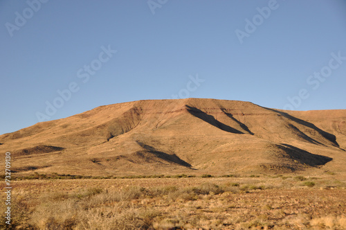 Vorbeiziehende Wüstenlandschaft in Namibias Süden. Desert-Landscape in the south of Namibia