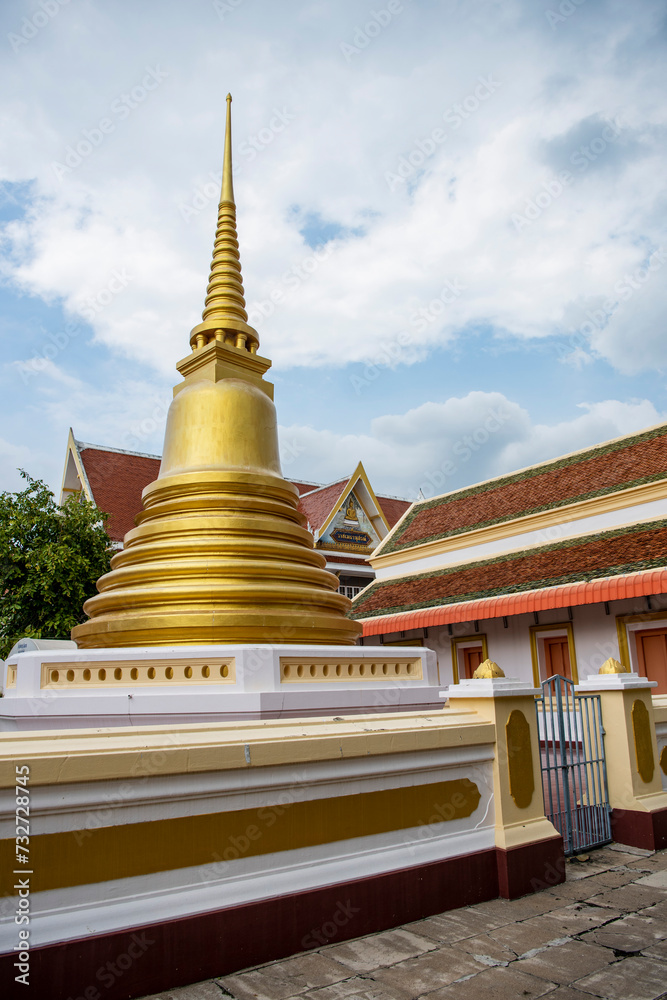 Fototapeta premium THAILAND RATCHABURI WAT SATTANAT PARIWAT