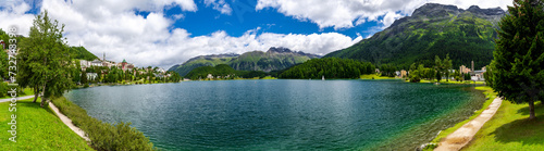 Moritzsee mit Sankt Moritz im Engadin, Graubünden, Schweiz
