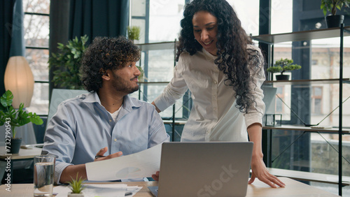 Φωτογραφία Arabian female leader coach help intern explain paperwork and financial data business strategy consult client