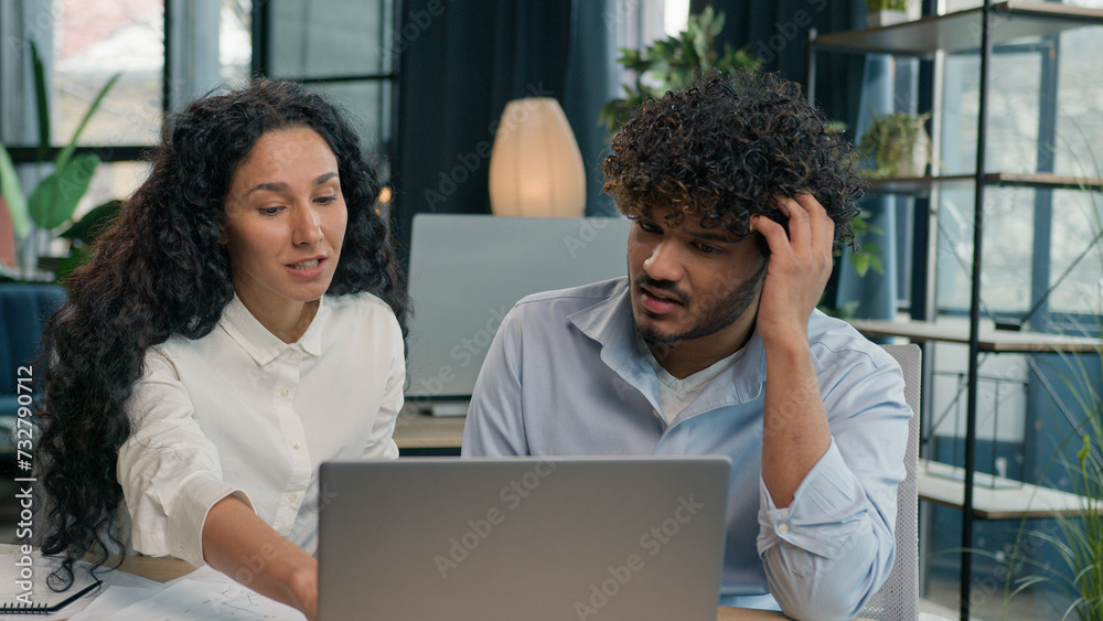 Αυτοκόλλητο Annoyed woman business mentor teaching male intern help laptop work problem difficulties lazy man shrug shoulders