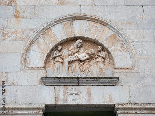Bas-relief lunette depicting the Deposition of Christ