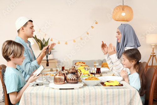 Muslim family praying befor...