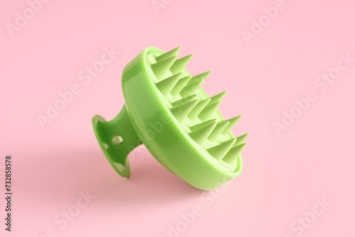Billede på lærred Hair scalp massager on pink background